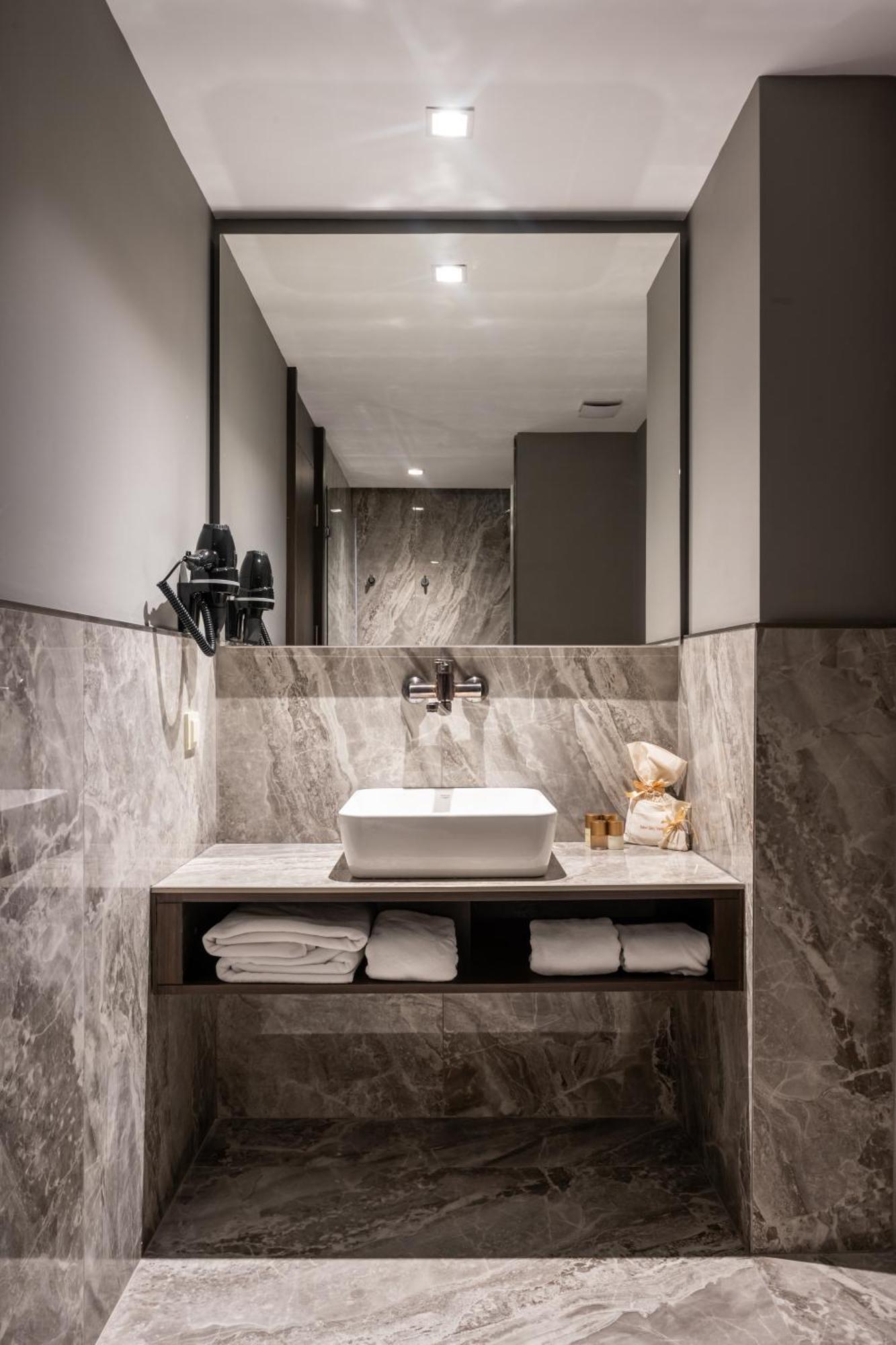 Noble Pangalti Hotel Istanbul Ngoại thất bức ảnh