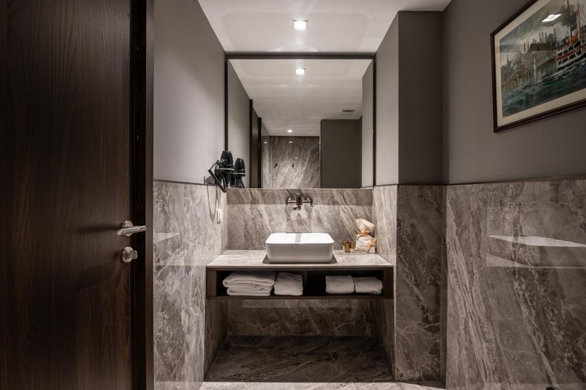 Noble Pangalti Hotel Istanbul Ngoại thất bức ảnh